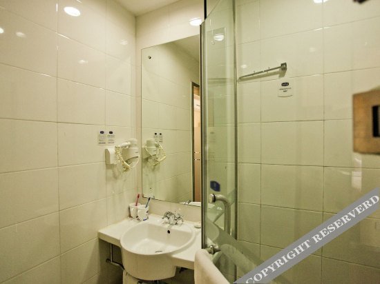 hanting hotel dalian railway station light rail station