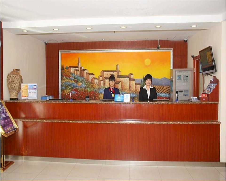 hanting hotel dalian railway station light rail station