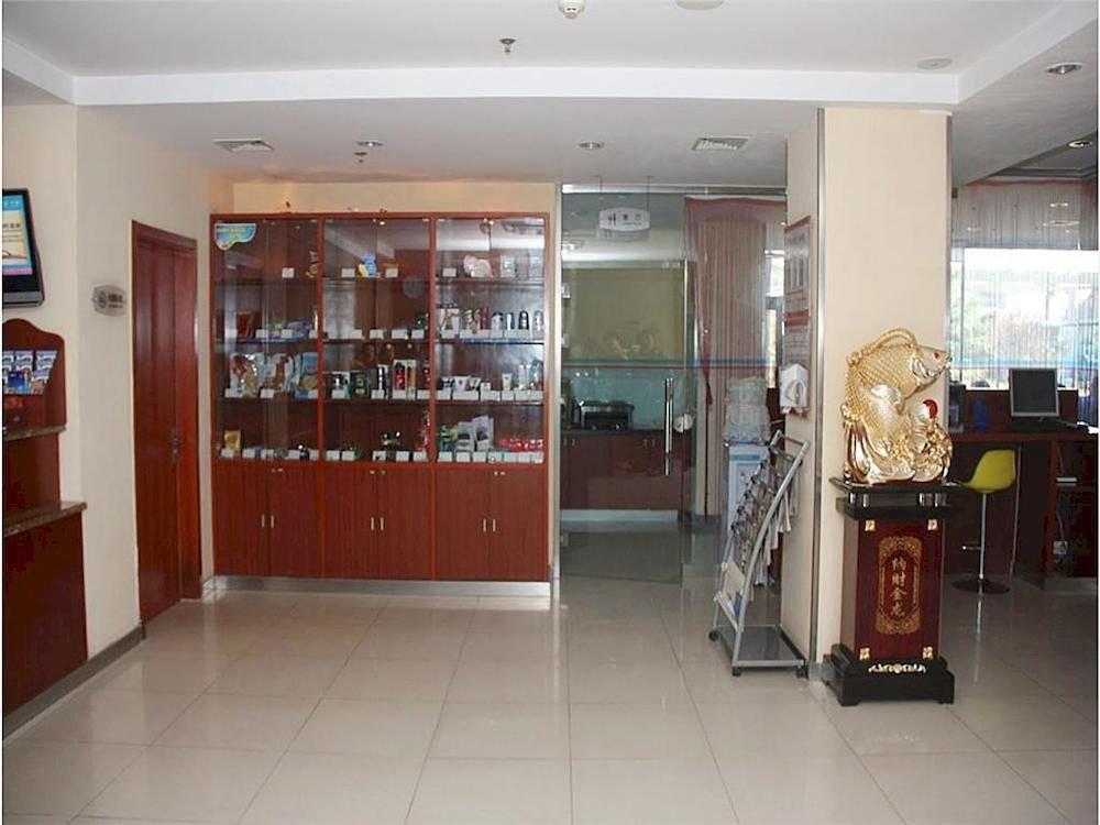 hanting hotel dalian railway station light rail station