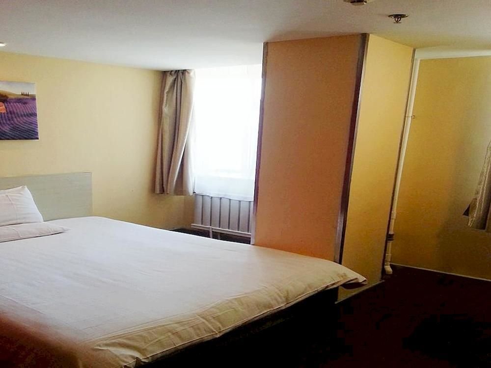 hanting hotel dalian railway station light rail station