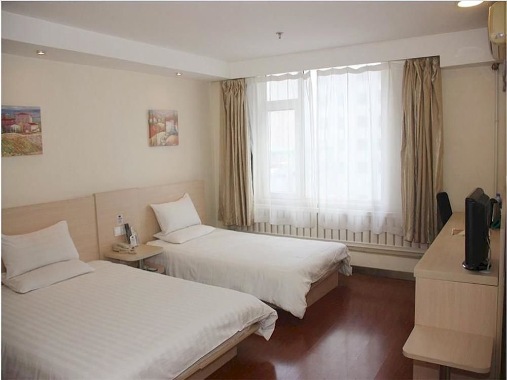 hanting hotel dalian railway station light rail station