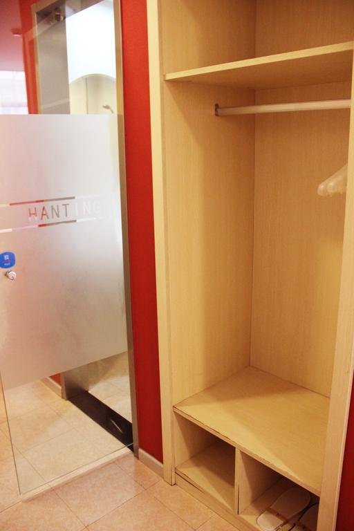 hanting hotel dalian railway station light rail station