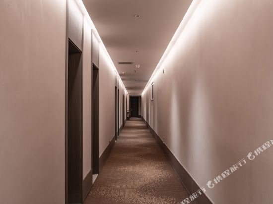 hanting hotel tiajin jinghai jingwen road