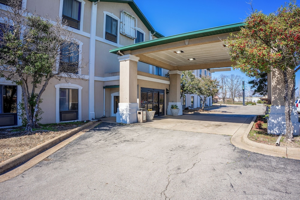 ark suites by oyo jonesboro i 555