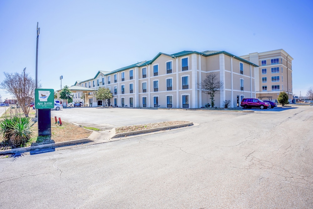 ark suites by oyo jonesboro i 555