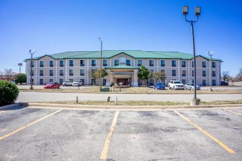 Ark Suites By Oyo Jonesboro I-555,United States Of America>>Jonesboro,2 star