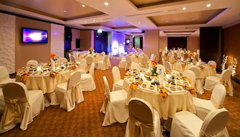 icon delux hotel apartments al barsha