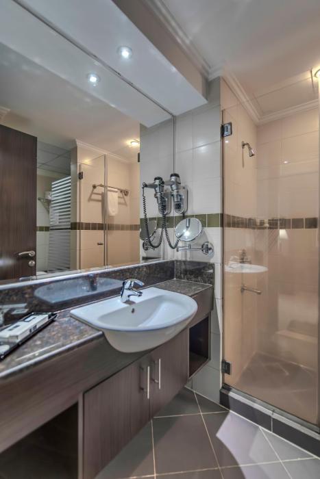 icon delux hotel apartments al barsha
