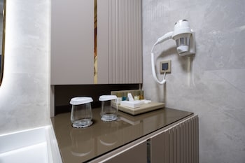 elysium deluxe suites