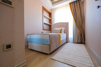 elysium deluxe suites