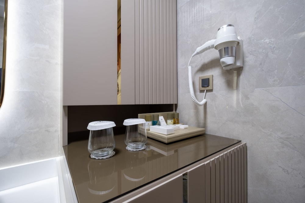 elysium deluxe suites