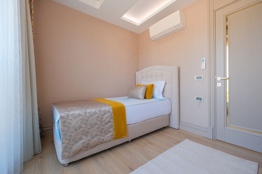 elysium deluxe suites