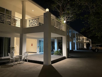 ivory house sriracha