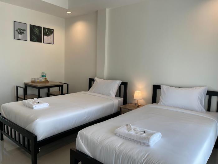 ivory house sriracha