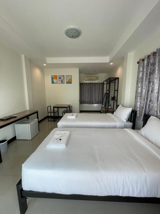 ivory house sriracha