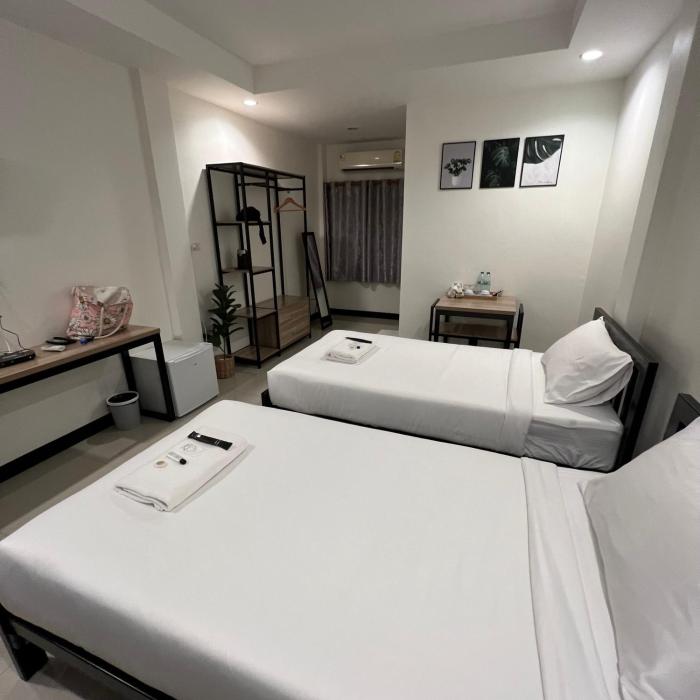 ivory house sriracha