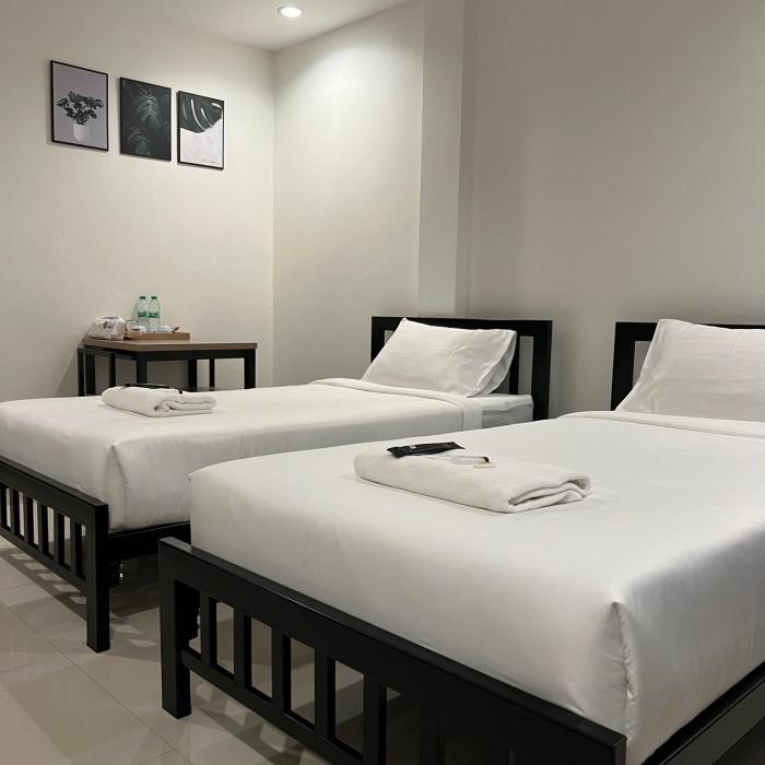 ivory house sriracha