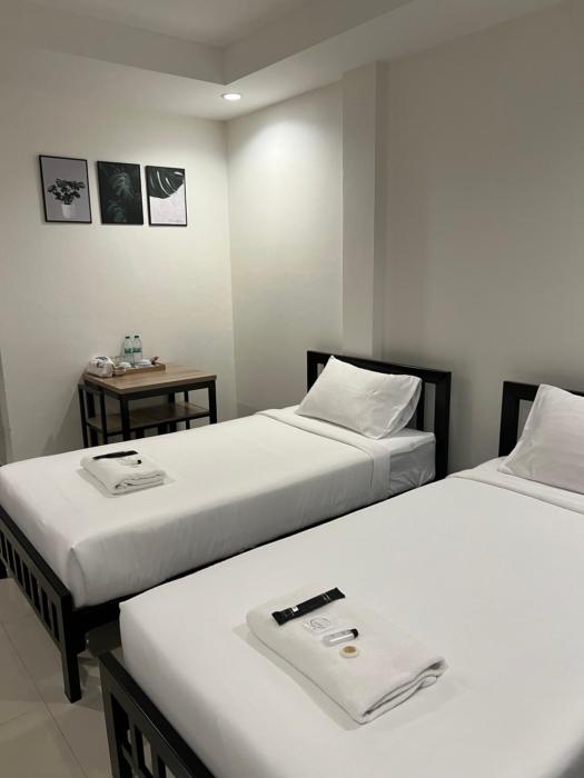 ivory house sriracha