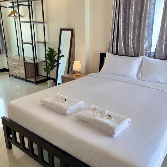 ivory house sriracha