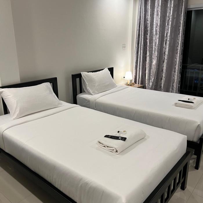 ivory house sriracha