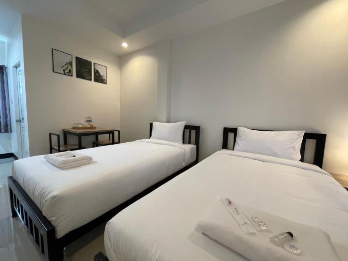 ivory house sriracha