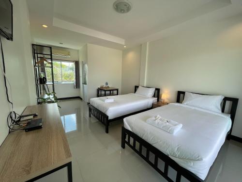 ivory house sriracha