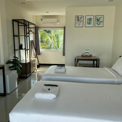 ivory house sriracha