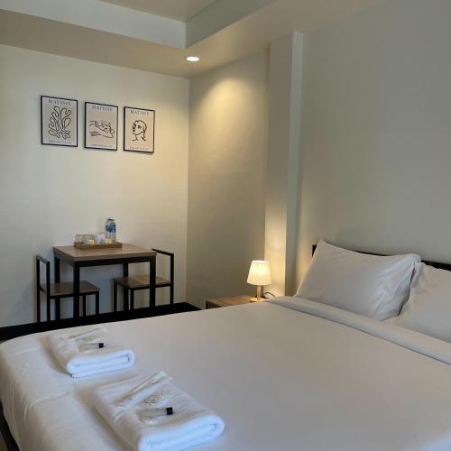 ivory house sriracha