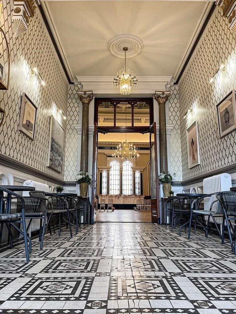 the parrs bank hotel