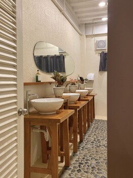 happiness hostel siargao