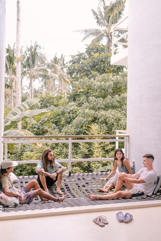 happiness hostel siargao
