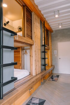 happiness hostel siargao