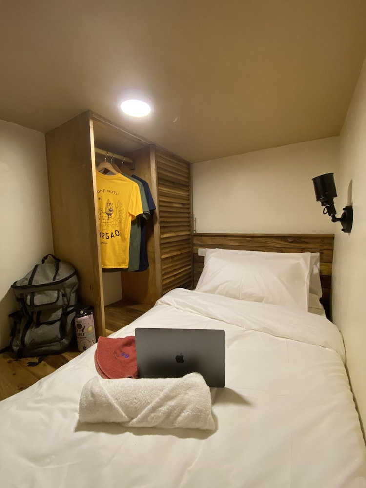 happiness hostel siargao