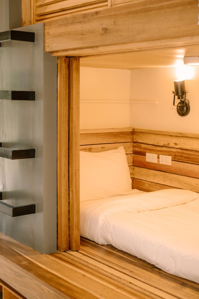 happiness hostel siargao