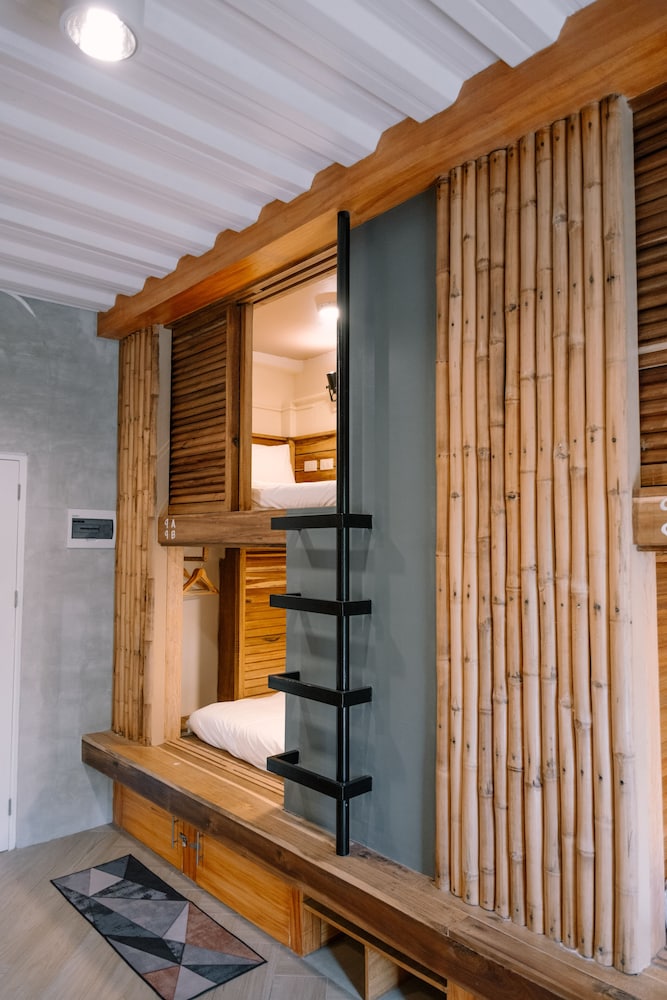 happiness hostel siargao