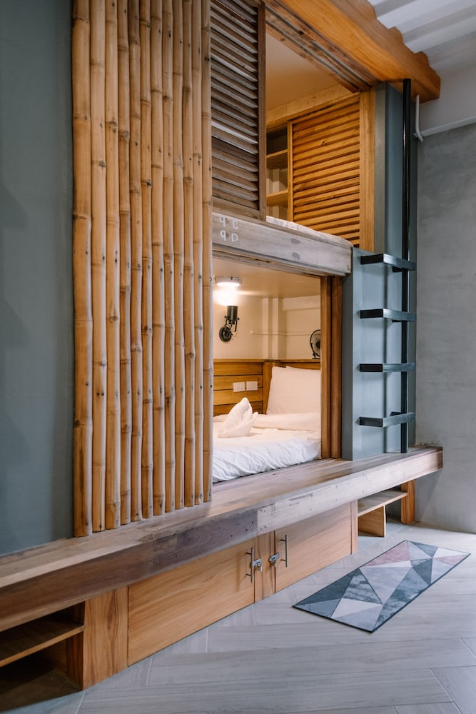 happiness hostel siargao