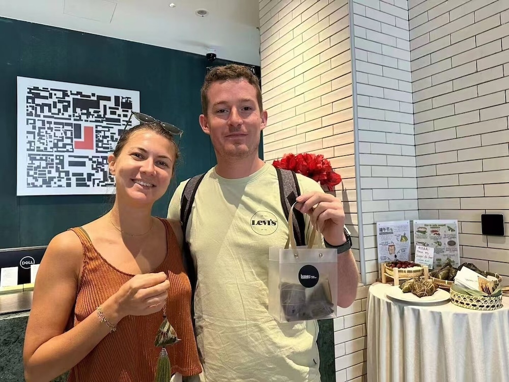 base wangfujing serviced apartment