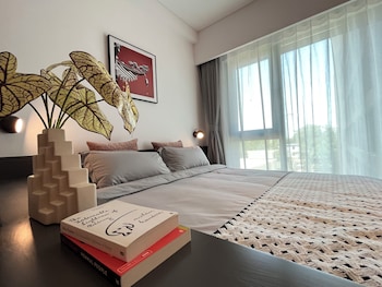 base wangfujing serviced apartment