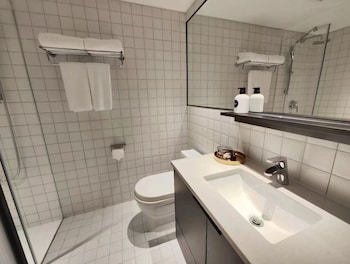 base wangfujing serviced apartment