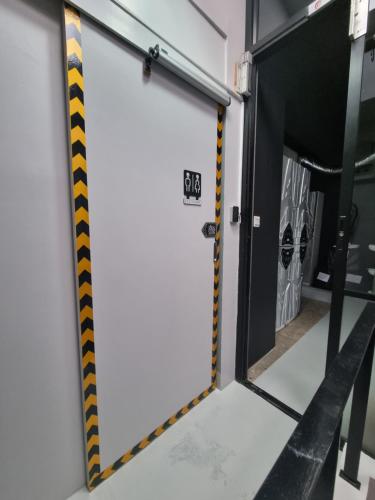 met a space pod phrom phong