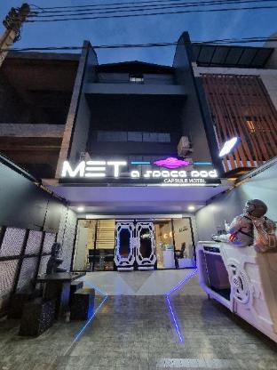 met a space pod phrom phong