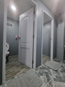 met a space pod phrom phong