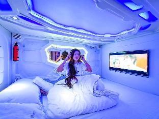 met a space pod phrom phong