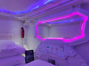 met a space pod phrom phong