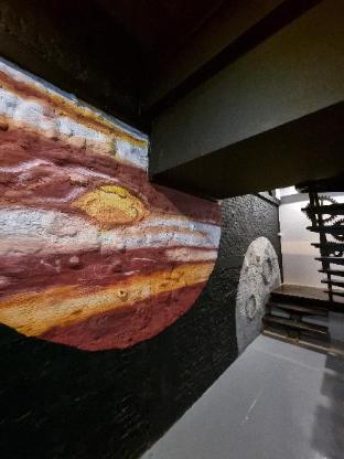 met a space pod phrom phong