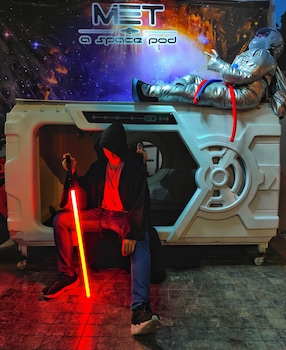 met a space pod phrom phong