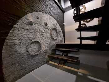 met a space pod phrom phong