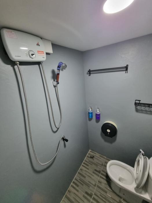 met a space pod phrom phong