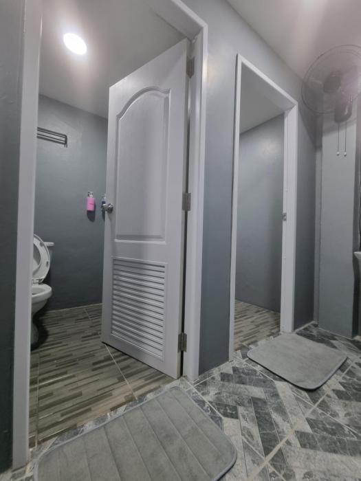 met a space pod phrom phong