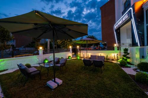 the private airport hotel